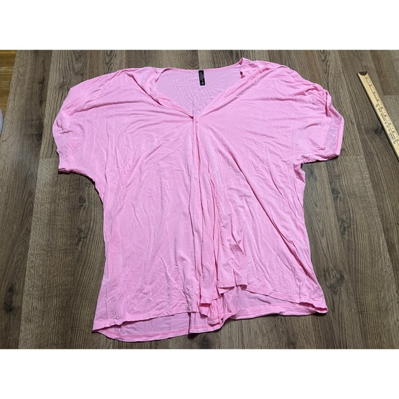 By Johnny Tops - BY JOHNNY Shirt, Women's Size Medium, Pink, V-neck, Short Sleeve